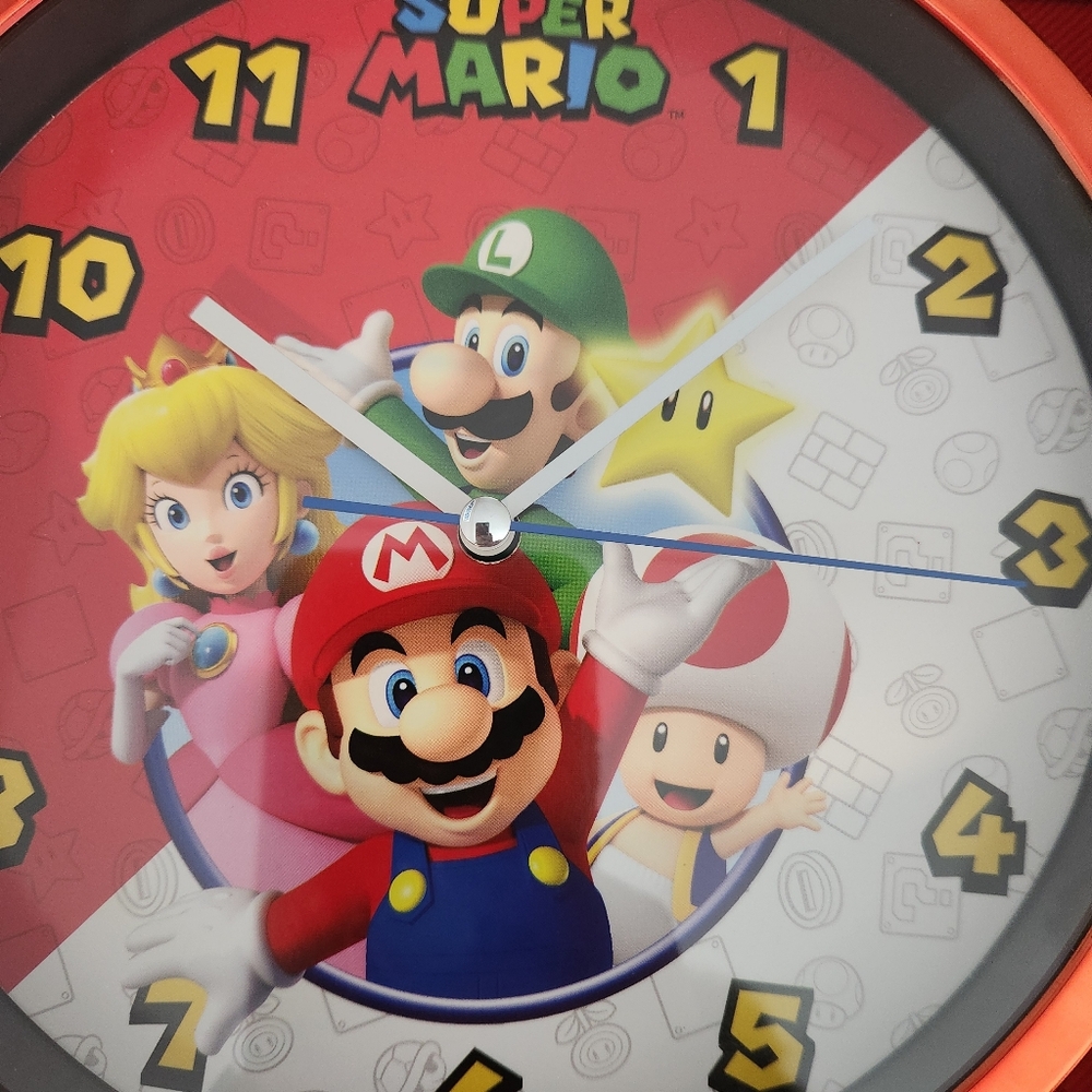 Super Mario Brother Table Top Clock - Picture 3 of 3